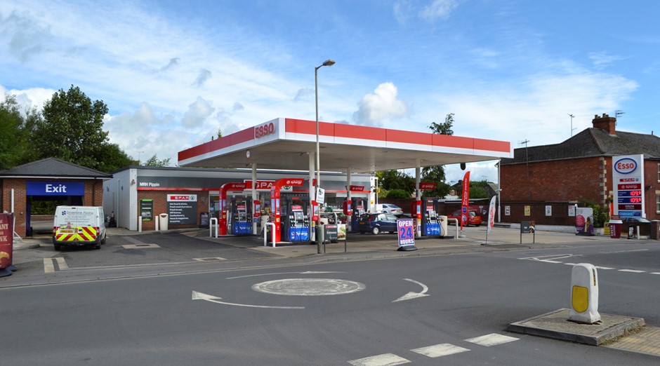 PIPPIN SERVICE STATION, OXFORD ROAD, CALNE, WILTSHIRE